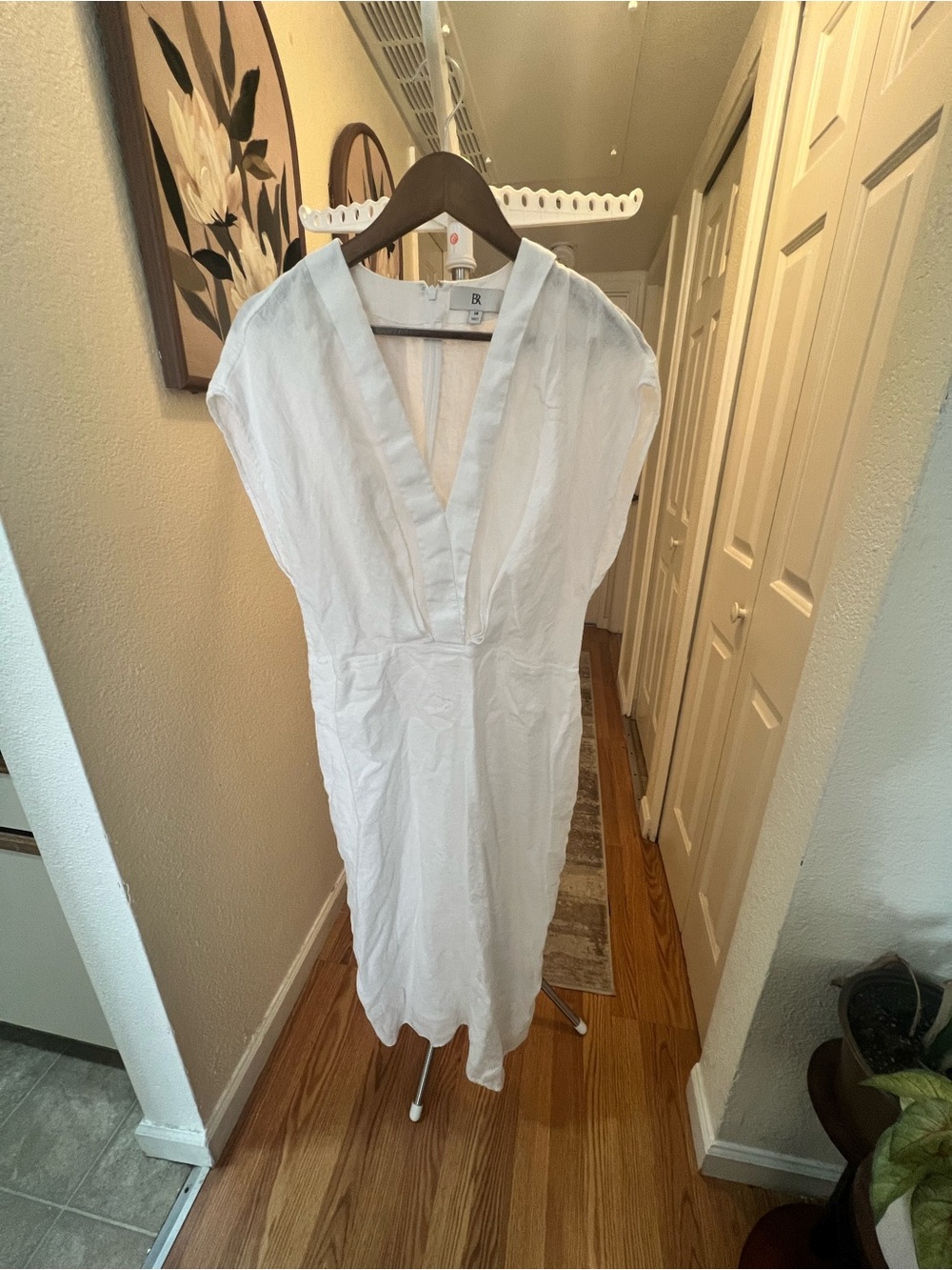 Banana Republic White V-Neck Sleeveless Dress